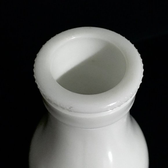 Vintage 1960s Carlton Glass Farmhouse Cow with a Bonnet Milk Glass Bottle 10.5" - Picture 8 of 9